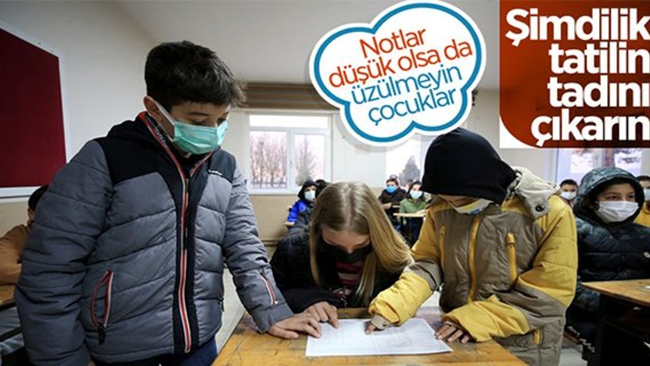 Öğrencilerin karne günü: Yarıyıl tatili başladı