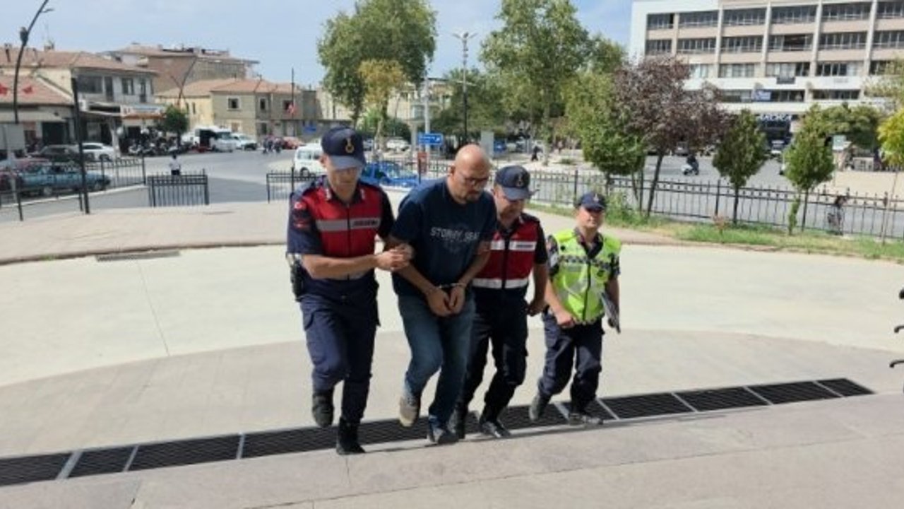 İzmir Büyükşehir personeli, FETÖ’den ihraç polis kimliğiyle yakalandı