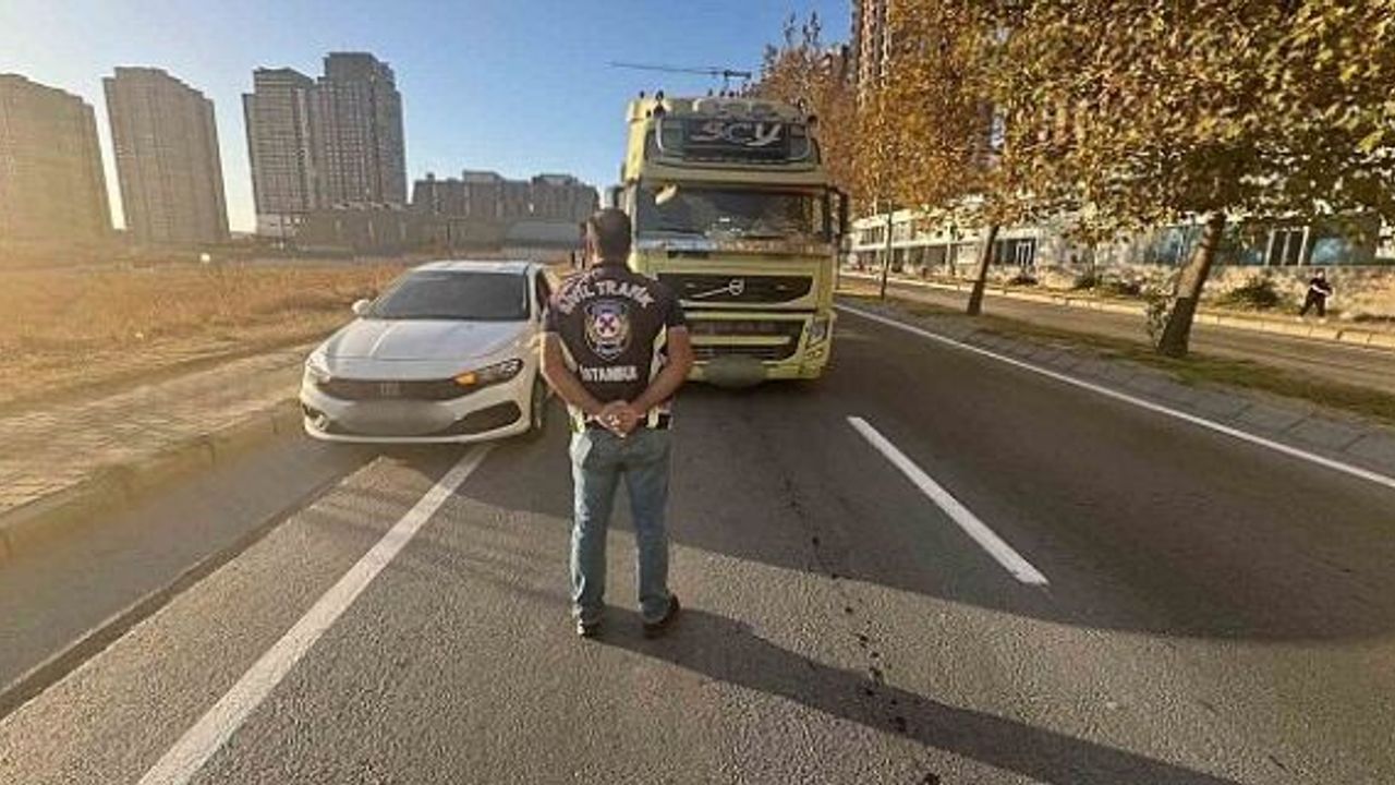 tırı bisiklet yoluna park eden sürücü "pes" dedirtti