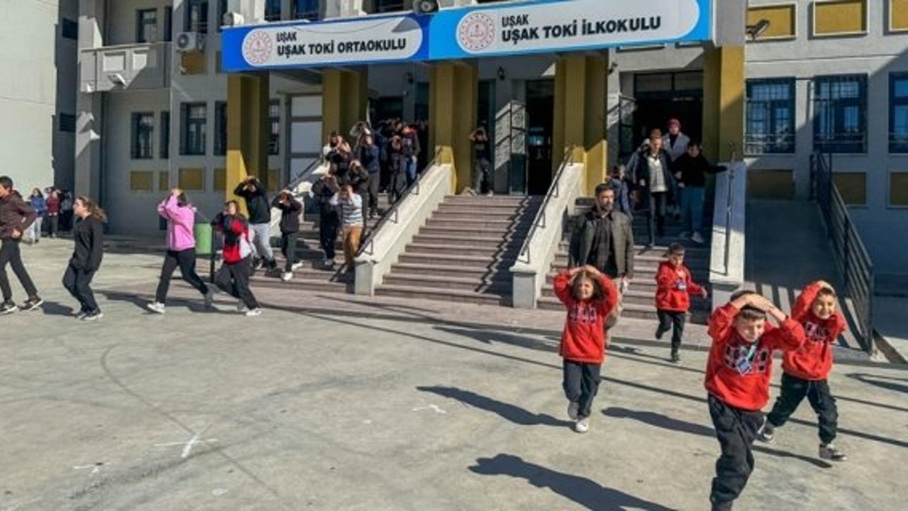 MEB'den afetlere karşı okullarda eş zamanlı tahliye tatbikatı