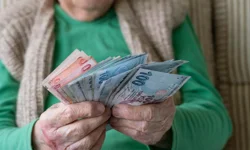 Emeklilerin beklediği tarih açıklandı! Maaş ve ikramiyeler hesaplara yatıyor