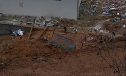 Sultanbeyli'de çamura batan anne ve çocuğunu itfaiye ekipleri kurtardı