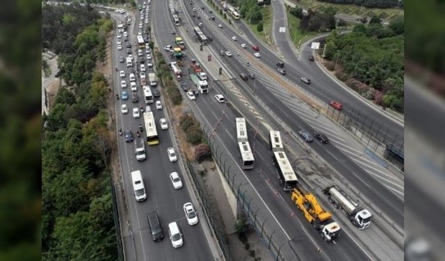 Haliç Köprüsü'nde asfalt yenileme çalışması, trafik yoğunluğu oluşturdu