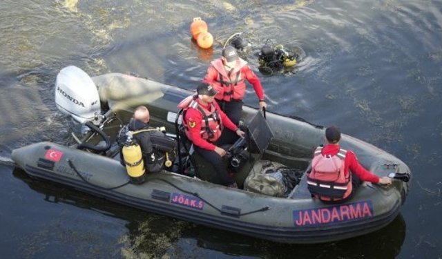 Kan donduran cinayet: Cesedi barajda bulunan kadın bordür taşına bağlayarak köprüden atılmış