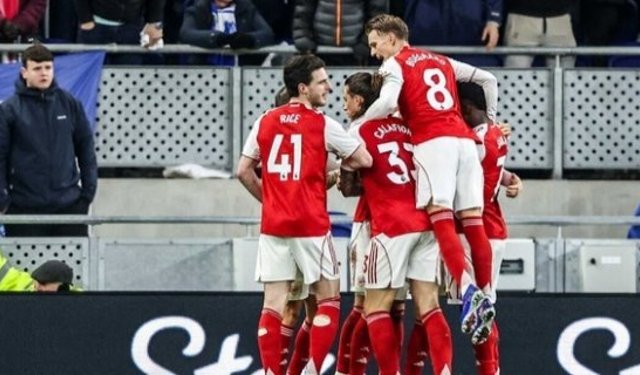 Arsenal, İngiltere Lig Kupası'nda finale yükseldi