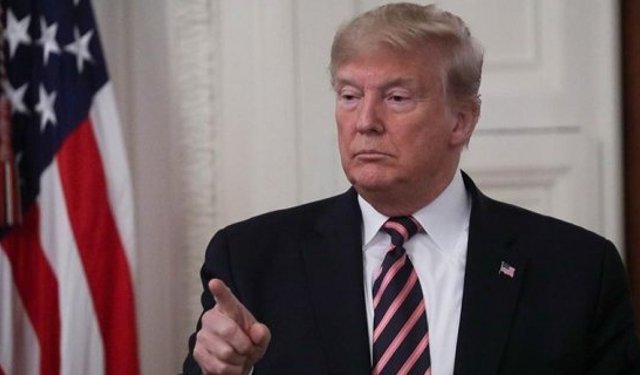 Trump parmağıyla gösterip hedef aldı: Bu insanlar deli, gerçekten deli