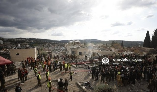 Görüntüler İsrail'den! Füze yağınca sığınakta hüngür hüngür ağladılar