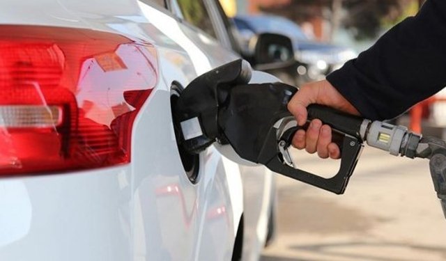 İstasyonlarda kuyruğa girenlere kötü haber: Motorin zammı iptal edildi