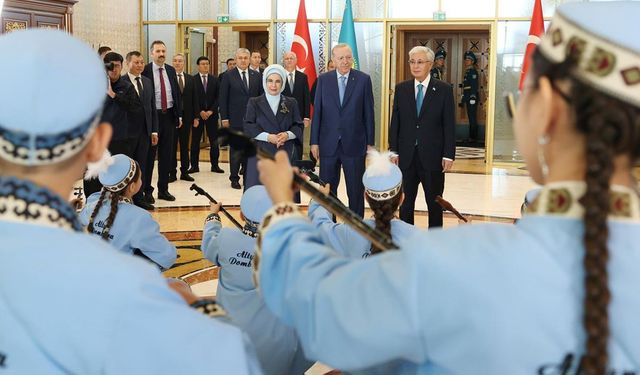 Cumhurbaşkanı Erdoğan Kazakistan'da! Resmi törenle karşılandı