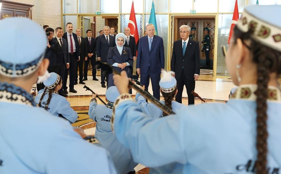 Cumhurbaşkanı Erdoğan Kazakistan'da! Resmi törenle karşılandı