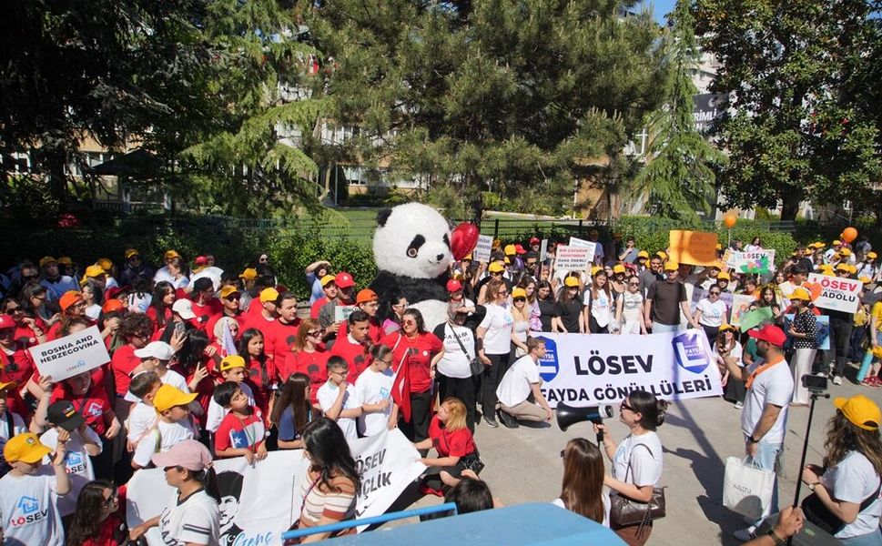 LÖSEV’İN ÖNDERLİĞİNDE  ULUSLARARASI LÖSEMİLİ ÇOCUKLAR HAFTASI COŞKUYLA KUTLANDI!