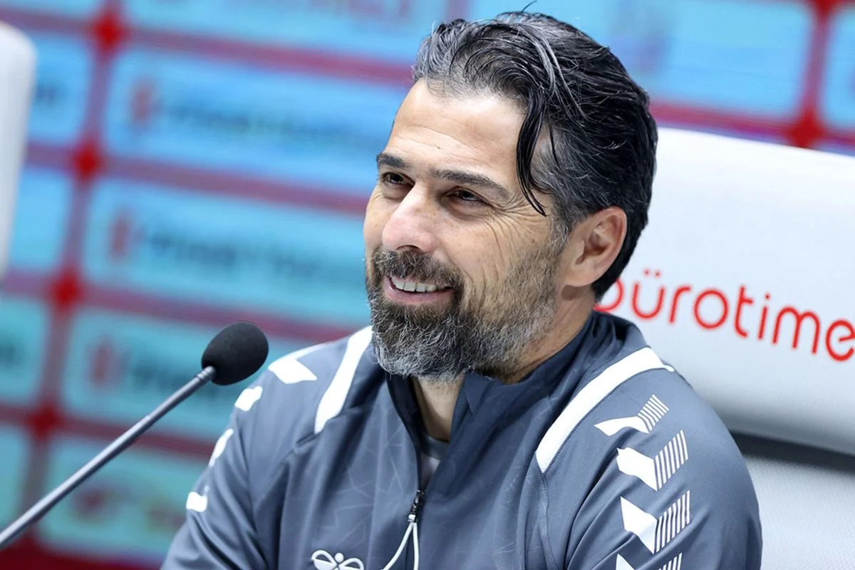 Fenerbahçe'yi eleyen İlhan Palut, gözünü şimdi de sarı-lacivertlilerle ligde oynayacağı maça dikti