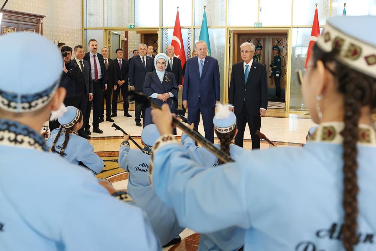 Cumhurbaşkanı Erdoğan Kazakistan'da! Resmi törenle karşılandı