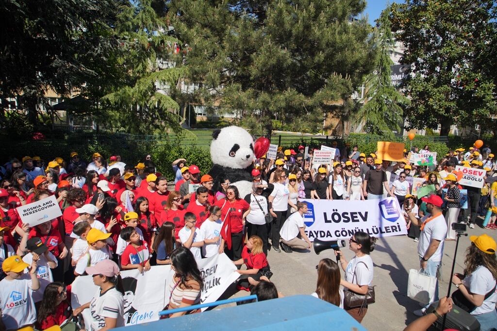 LÖSEV’İN ÖNDERLİĞİNDE  ULUSLARARASI LÖSEMİLİ ÇOCUKLAR HAFTASI COŞKUYLA KUTLANDI!